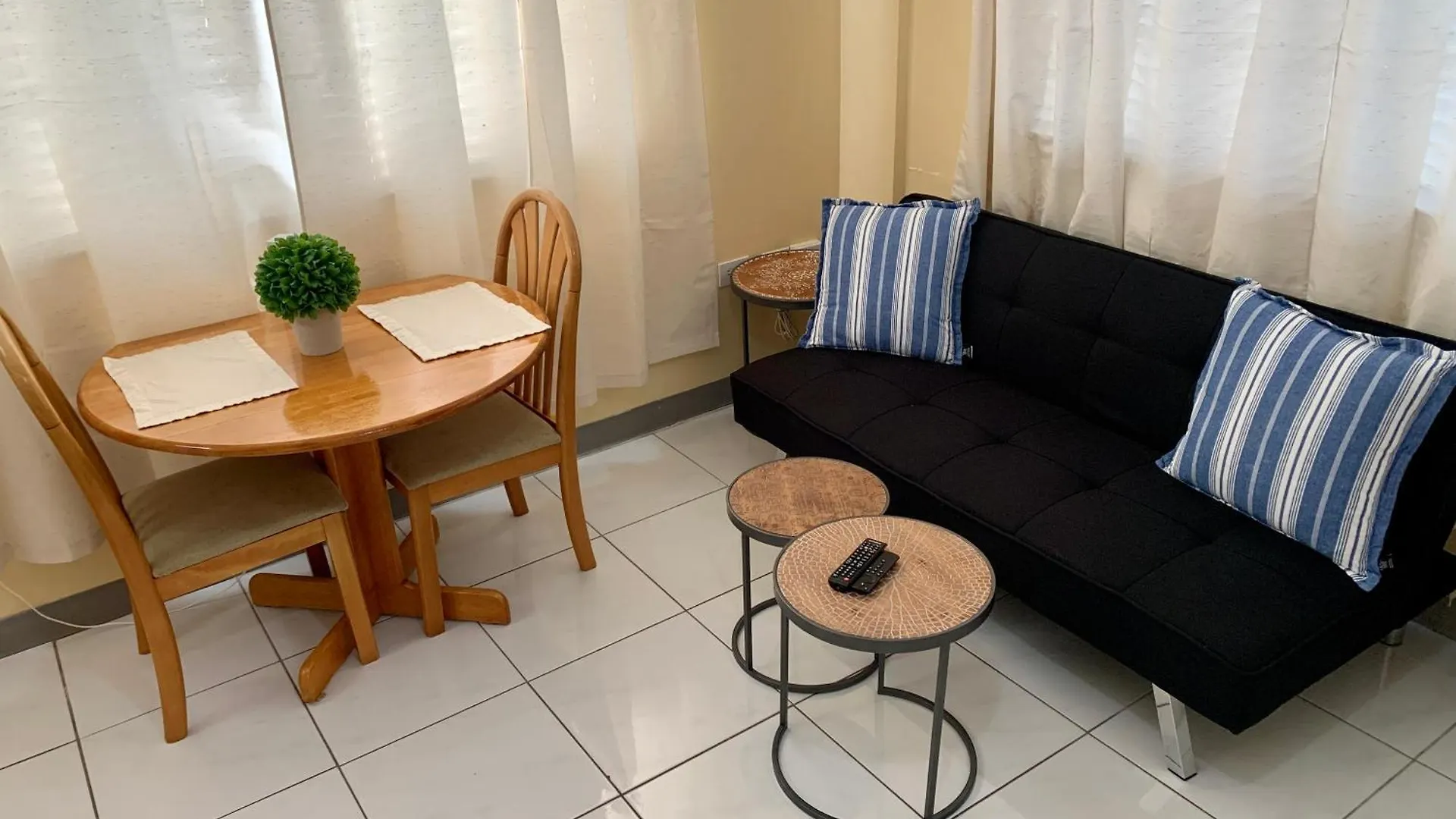 3 Suites At Blue Pavilion - 3 Kitchens - Steps To Beach - Car, Value, Service West Bay