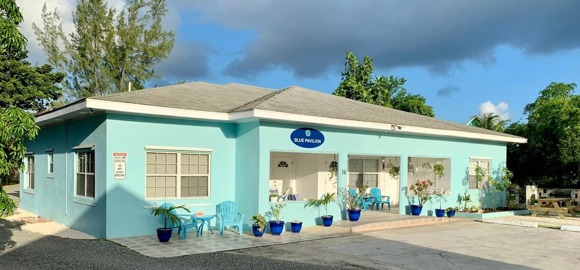 3 Suites At Blue Pavilion - 3 Kitchens - Steps To Beach - Car, Value, Service West Bay